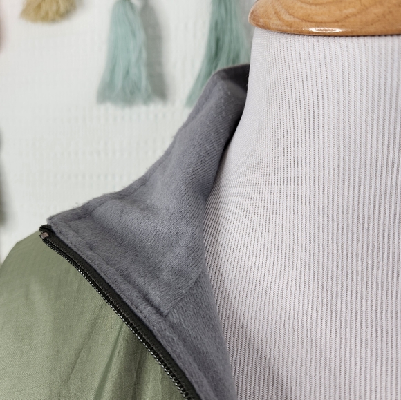 Patagonia Green Windbreaker - Picture 3 of 9